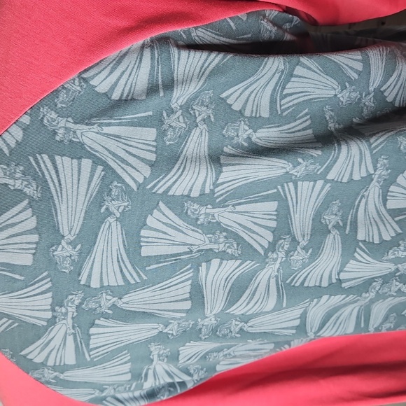 Lularoe Randy Raglan Tee in Disney Aurora Print Size Medium - Picture 3 of 5